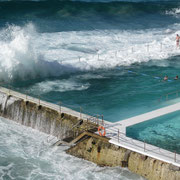 Starke Brandung am Meer-Freibad von Bondi Beach