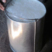 5 Liter-Eimer Bier im Township Langa bei Kapstadt ;-)