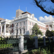 Das legislative Parlamentsgebaeude in Kapstadt (vom Company's Garden aus)