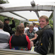 Mit der "Bimmelbahn" zum Gloworm-Cave-Rafting