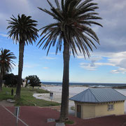 Die Strandpromenade von Camps Bay