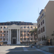 Das legislative Parlamentsgebaeude und das Tuynhuys in Kapstadt (von der Plein Street aus)