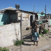 Blech-Huette der vierten Kategorie im Township Khayelitsha bei Kapstadt