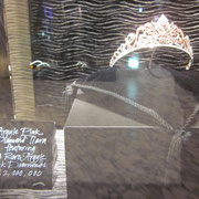 2.000.000 AU Dollar-teurer Diamanten-Haarreifen! :-)