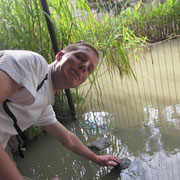 Beim Streicheln eines Krokodils in Taronga Zoo Sydney ;-)