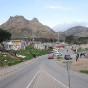 Blick auf das Township "Imizamo Yethu"