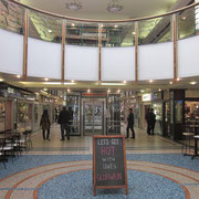 Das Gardens Shopping Centre (von innen)