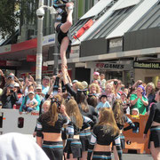 Cheerleader bei der Christmas-Parade