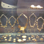 Gold-Ketten afrikanischer Koenige im Gold of Africa Museum in Kapstadt