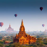 Ballonfahrt über den Ruinen von Bagan