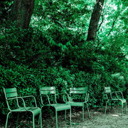 NO SELFIX, "Les chaises vertes", photographie numérique, 60X40 CM, 150€,DISPONIBLE A L'EMPRUNT
