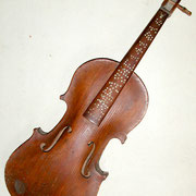 Violon "de tranchée" réalisé par deux poilus près de Verdun, 1914-15-16