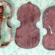 Violon populaire en pièces détachées, région Beaune - Lons-le-Saulnier, vers 1900 ?