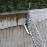 Mauer links ohne, Mauer rechts mit iQcrete protec geschützt.