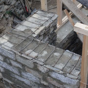 Horizontale Betonbänder binden das haus erdbebensicher zusammen