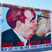 Berliner Mauer Bruderkuss, Chruchtschow und Honecker Sehenswürdigkeiten Hauptstadt Deutschland Berlin