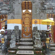 Bild: Treppenaufgang zum Tempel