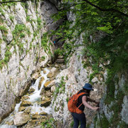 Schmaler Kletterweg