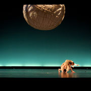 Pod rozkvitnutými sakurami / Under the Cherry Blossoms in Full Bloom // State Opera Banská Bystrica // set and lighting design Jerguš / composer Vladimír Godár / director Maja Hriešik / choreography Stanka Vlčeková / costume design Jan Kocman  