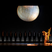 Pod rozkvitnutými sakurami / Under the Cherry Blossoms in Full Bloom // State Opera Banská Bystrica // set and lighting design Jerguš / composer Vladimír Godár / director Maja Hriešik / choreography Stanka Vlčeková / costume design Jan Kocman  