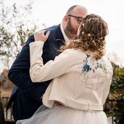 totn-sur-ton-jasje beschilderd met bloemen voor bruid, aim your wedding