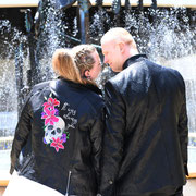 let's rock op jasje bruid, door aim your wedding geschilderd