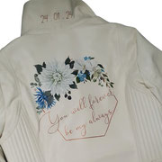 wit jasje met bloemen in blauwtinten voor bruid, aim your wedding