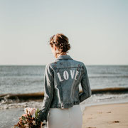 jasje laten beschilderen met grote tekst, aim your wedding