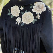 witte rozen op jasje van bruid, persoonlijke touch, aim