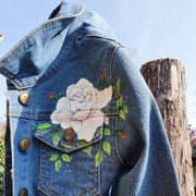 opvallende herinnering aan trouwdag, beschilderd jasje van aim your wedding