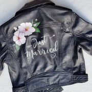 hoe maak je je bruiloft persoonlijk? Check aim your wedding jasjes