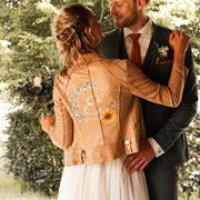 vergeten bruidsaccessoires: jasjes met persoonlijke beschildering, aim your wedding