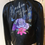 geschilderde tekst en bloemen naar wens van de bruid door sabrina - aim your wedding