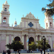 La cathédrale rose de Salta