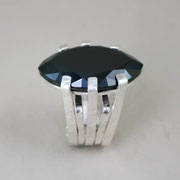 Silberring mit Onyx in Navetteform