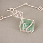 Lange Kette mit Frourit-Rohstein-Anhänger, Silber 