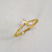 Ästchenring, 750er Gelbgold mit zwei Diamanten in Navetteform