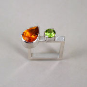 Viereckiger Schmiedering mit Peridot und Citrin, Silber