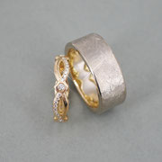 Eheringe aus 750er Roségold und Palladiumweißgold mit Brillanten