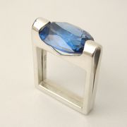 Ring, Silber mit synthetischem Spinell in London Blue