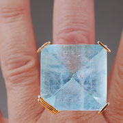 Ring 'crossing', 750er Gelbgold, Aquamarin-Pyramide