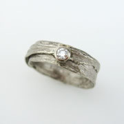 750er Graugoldring mit Brillant, TW vsi