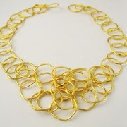 Collier aus großen feingoldplattierten Silberösen