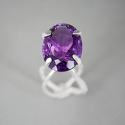 Ring 'der Krone entwurzelt', Silber mit Amethyst