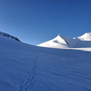 Ullrichshorn, rechts darunter das Windjoch.