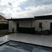 Pergola avec panneaux de toiture