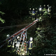 Sicherung der Leiterbrücke mittels Mehrzweckleiter