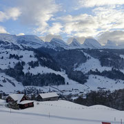 Blick vom Chüeboden auf die Churfirsten und Unterwasser - Weihnachten 2024