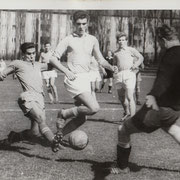 1959,Spielszene Niedersachsen gegen Berlin in Zehlendorf, (Bildmitte,rechts) M. Kühne
