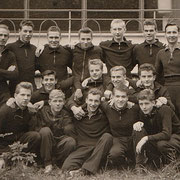Norddeutsche Jugendauswahl 1959 in der Sportschule in Barsinghausen, Manfred Kühne, unten links, Trainer Wilke, stehend rechts
